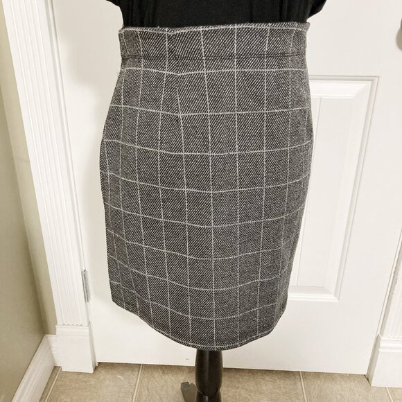 MAX STUDIO Black grey plaid faux wrap mini skirt ~ Stretchy SMALL slip-on skirt - Picture 10 of 10